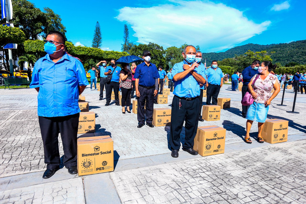 Gobernación beneficia con paquetes alimentarios a más de 600 taxistas de San Salvador y Santa Tecla gobernacion-beneficia-con-paquetes-alimentarios-a-mas-de-600-taxistas-de-san-salvador-y-santa-tecla